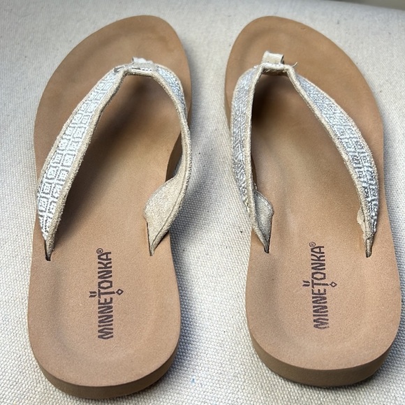 Minnetonka canvas cushion flip flops size 9 - Picture 7 of 10